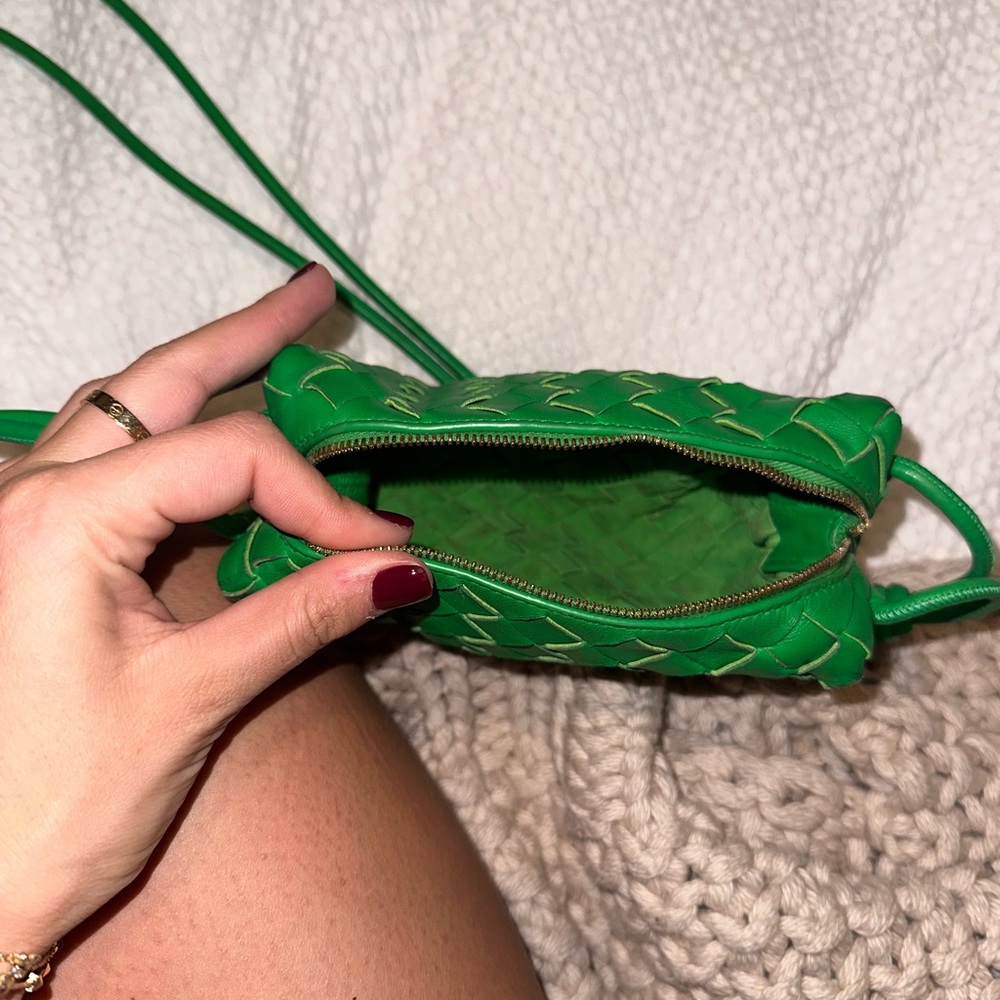 Bottega Veneta Kelly Green Loop Mini Leather Shoulder Bag - Picture 5 of 8